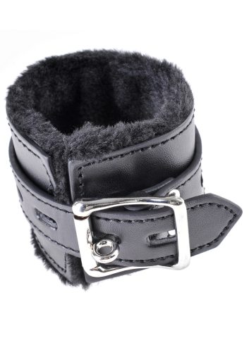 Limited Edition-belül szőrös bilincs.