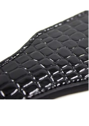Paskoló-krokodilbőr mintás.