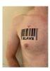 Tetoválás -SLAVE felirat.