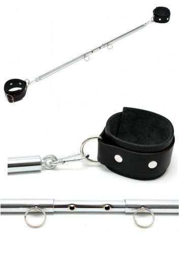 Cuffs with spreadbar.